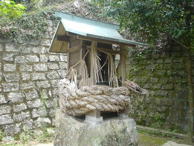 Small shrine dedicated to Sanbou Koujin