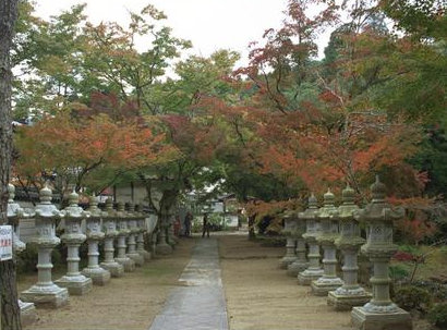 Stone Lanterns at Buttsuji Temple