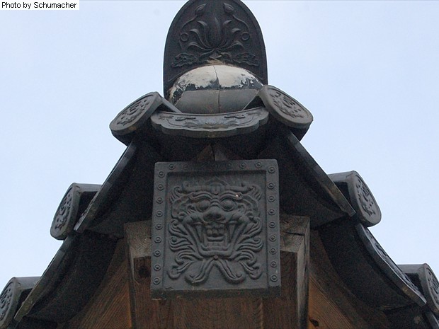 Goblin roof tile (鬼瓦 or 鬼板) at Chukseosa Temple. These tiles serve decorative, functional, and protective roles in preventing weathering and in warding off evil spirits and fire.