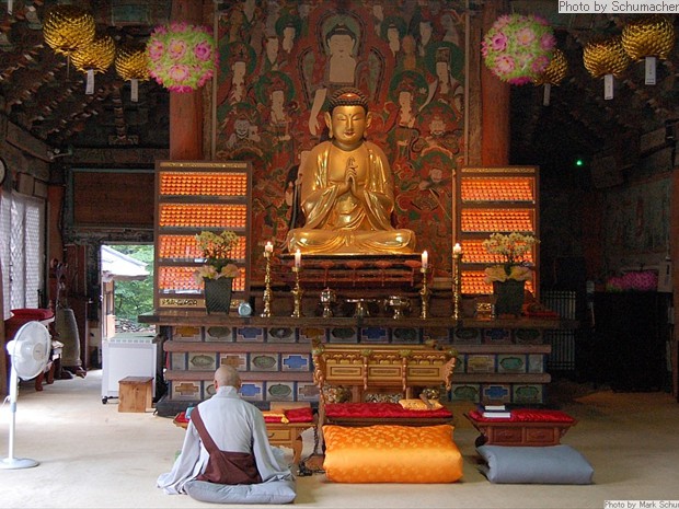 Vairocana 大日如来 (Jp. Dainichi) and chanting monk at Mogoksa Temple.