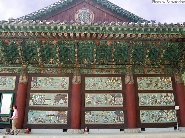 Many Korean temples are adorned with elaborate paintings covering the left, right, and back sides of the building. Here we see one wall of Bongamsa Temple depicting the story of Sudhana (see extended notes).