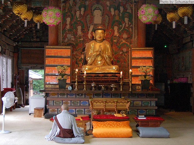 Vairocana Buddha 大日如来 (J. = Dainichi) and chanting monk at Magoksa Temple.