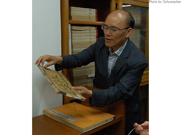 The chief librarian of old Buddhist texts at Dongguk University.