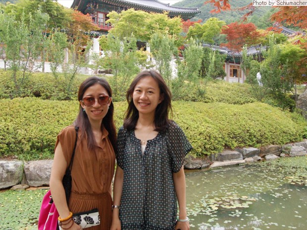 Jacqueline Jingjing (left) and Lin Peiying at Seokjongsa Temple.