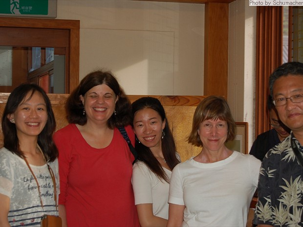 Chukseosa Temple. L to R: Lin Peiying, Beata Grant, Jacqueline Jingjing, Elizabeth Kenney, Yang Zhiguo.