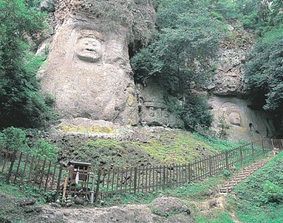 Kumano Magaibutsu, Fudo and Dainichi, image courtesy of city.bungotakada.com