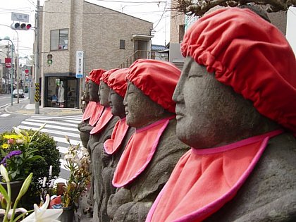 Roku Jizo (Six Jizo) at Busy Street Intersection, Kamakura